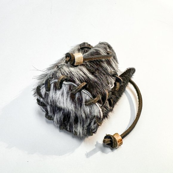 Handmade cowhide coin pouch, beautiful brindled hide, drawstring pouch - Picture 4 of 6